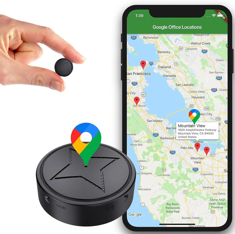 Localizador GPS NatureLocate sujeto entre los dedos, junto a un móvil que muestra un mapa con la ubicación